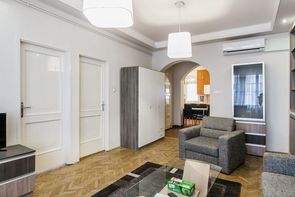 Apartment At Nagymezo Budapest Exterior photo